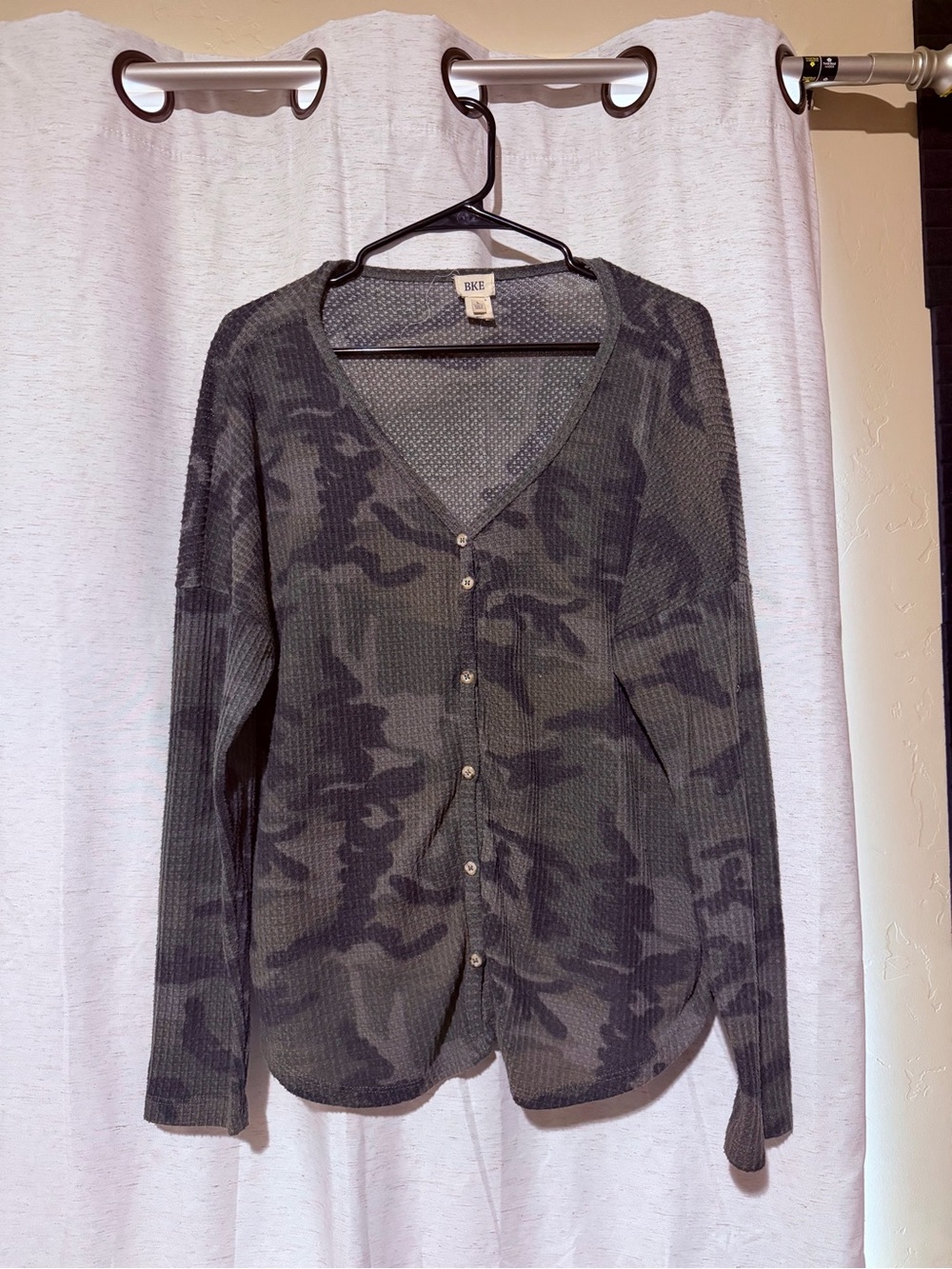 BKE woman’s Green and Gray Camo Button-Up